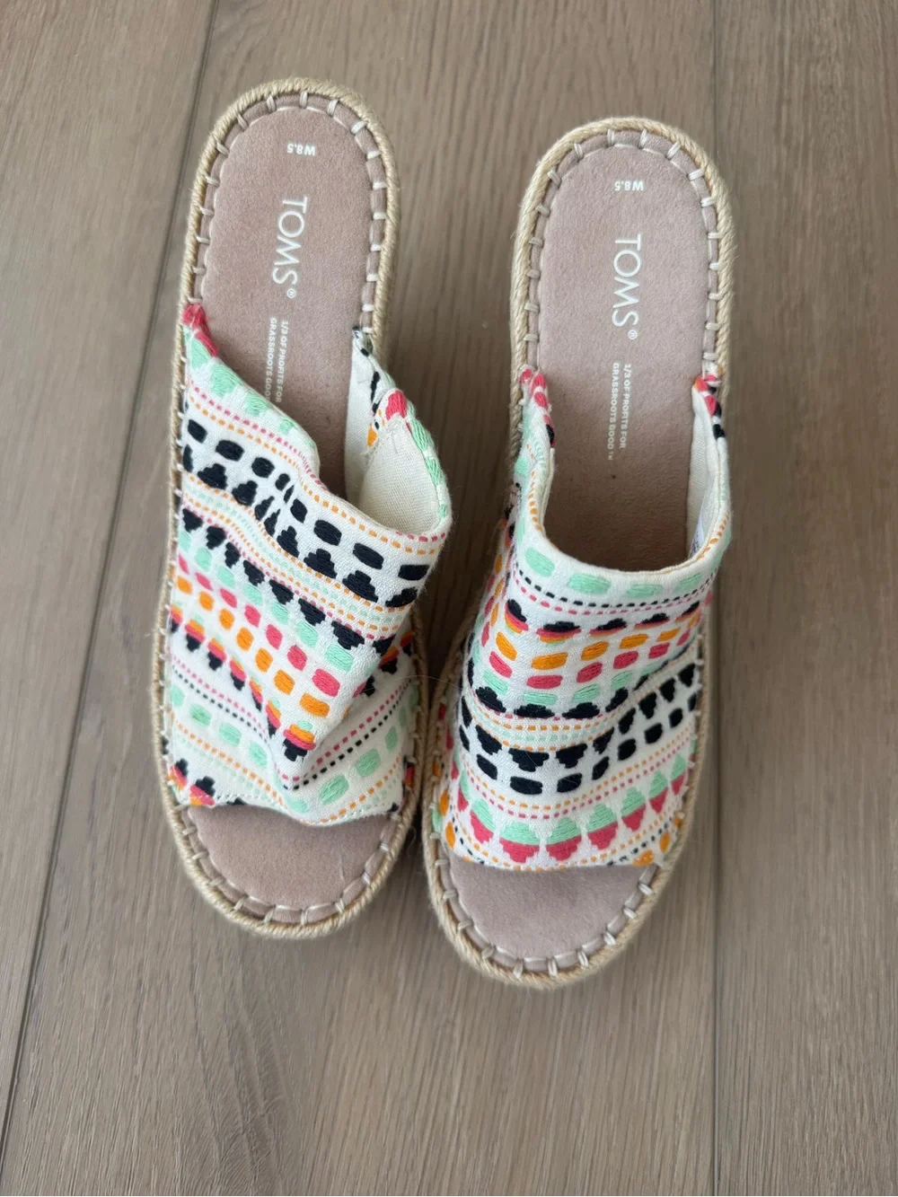 Toms Women’s 8.5 Monica Wedge Mule with Bright Boho Print
